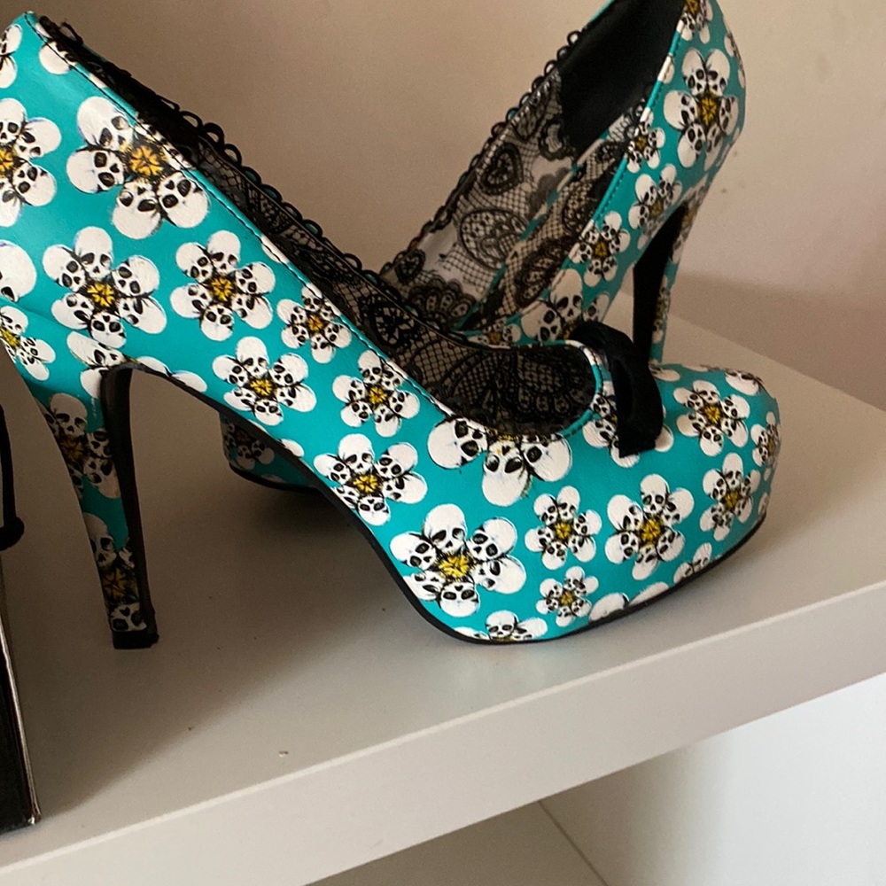iron Fist turquoise skull daisy pumps